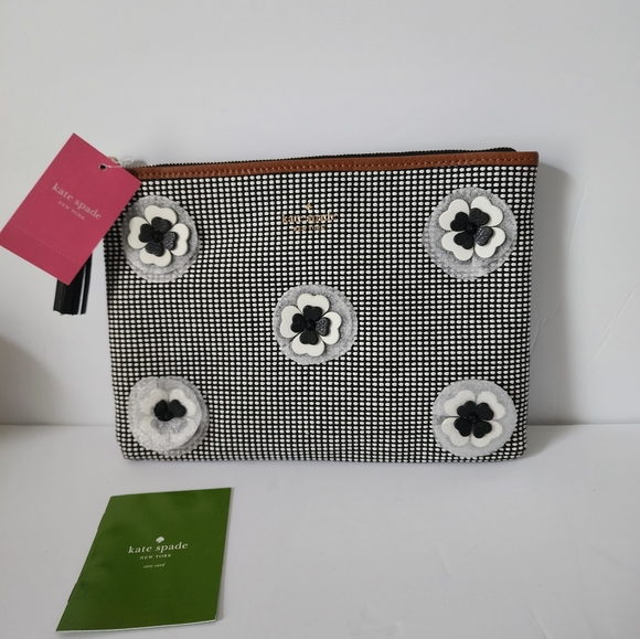 New with tag Kate Spade Ash Street Flower Applique Clutch Purse Wristlet Bag - Picture 1 of 15